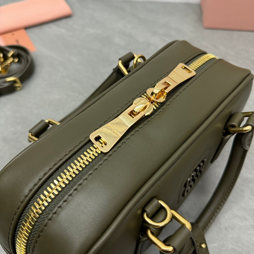 ARCADIE BAG 22 IN KELP GREEEN SMOOTH CALFSKIN EMBOSSED LOGO