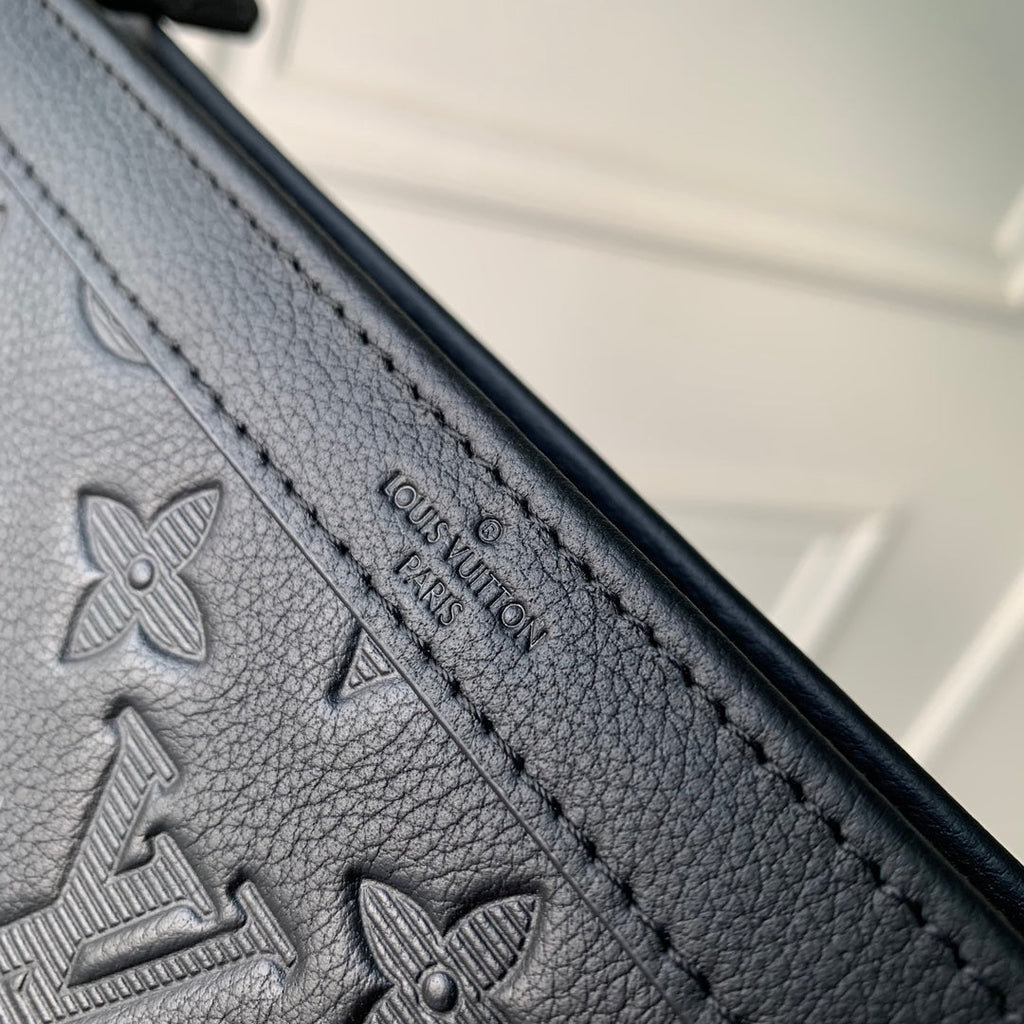 POCHETTE VOYAGE 22 IN BLACK MONOGRAM SHADOW CALFSKIN