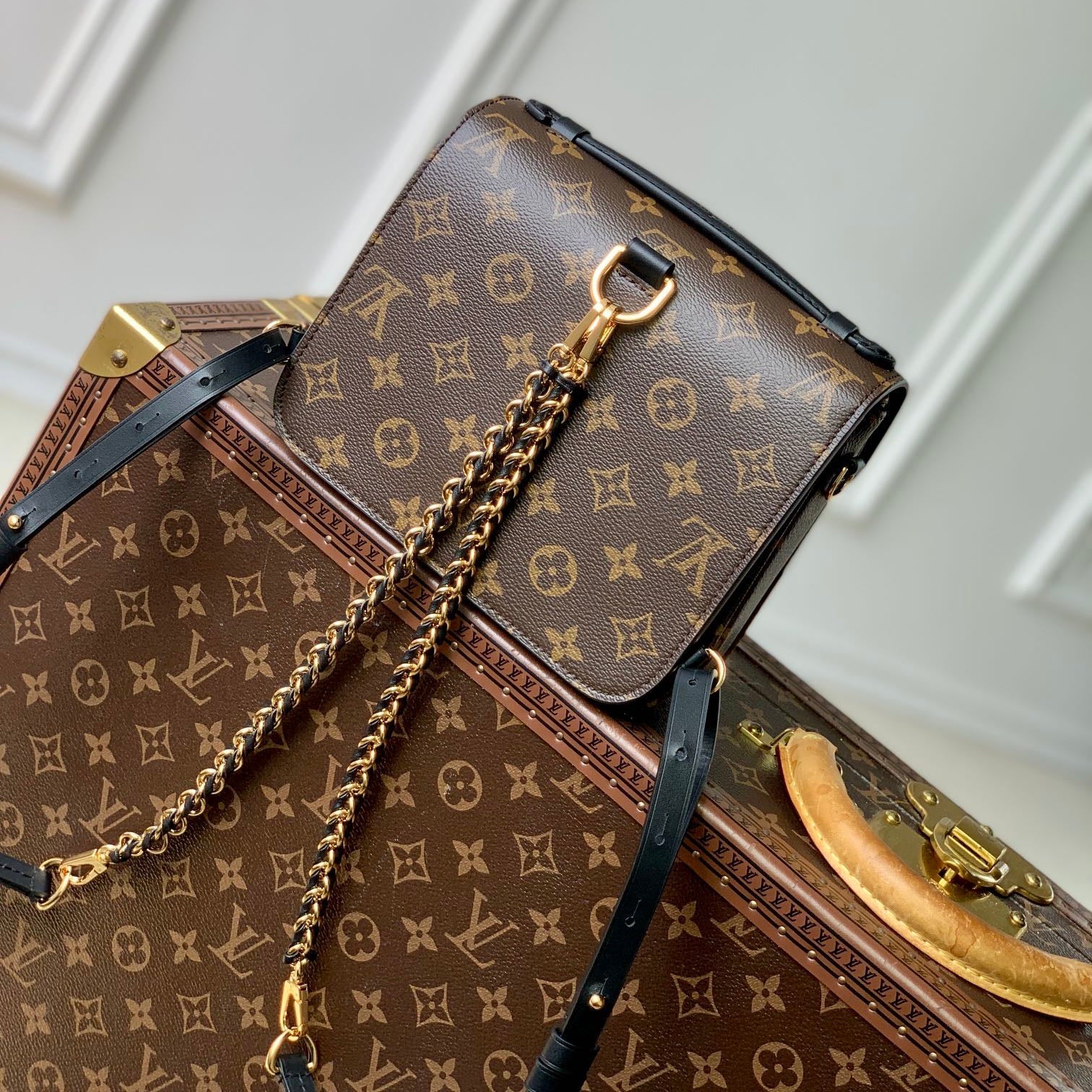 POCHETTE MÉTIS 20 IN BROWN MONOGRAM AND MONOGRAM REVERSE CANVAS GOLD BUCKLE