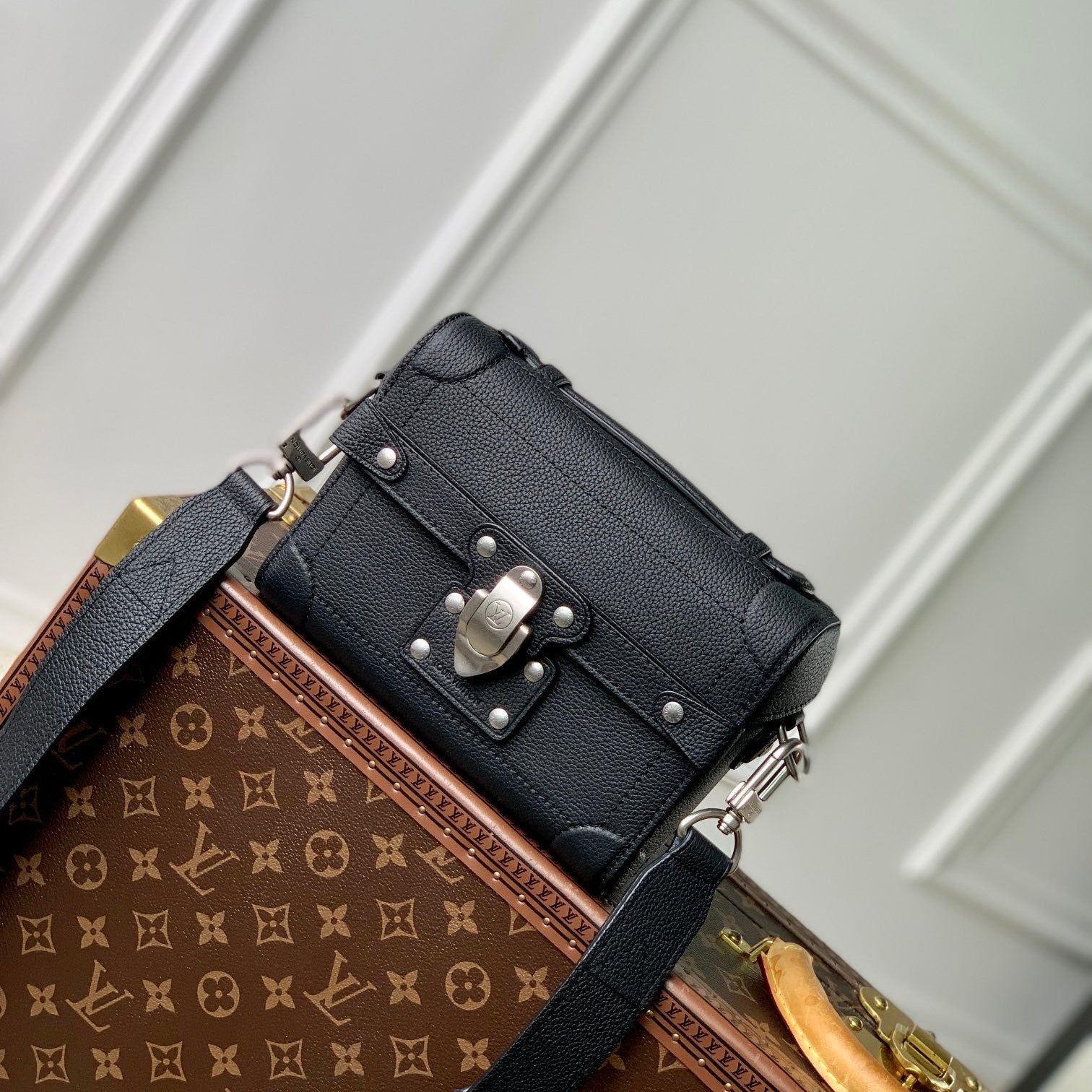 SOUL TRUNK 19 IN BLACK CALFSKIN SILVER HARDWARE