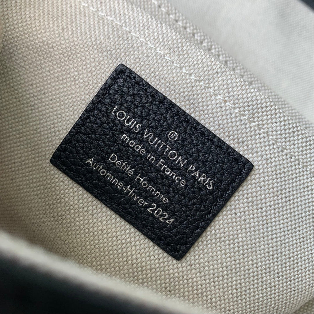 SOUL TRUNK 19 IN BLACK CALFSKIN SILVER HARDWARE