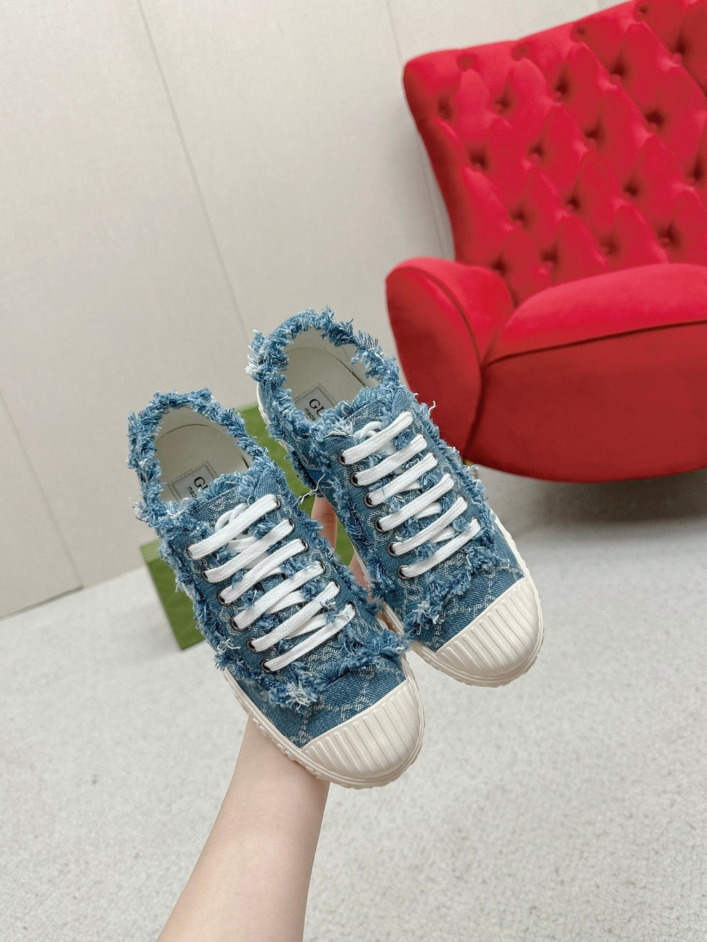 GG TRAINER SCALLOPED TOE BLUE DENIM