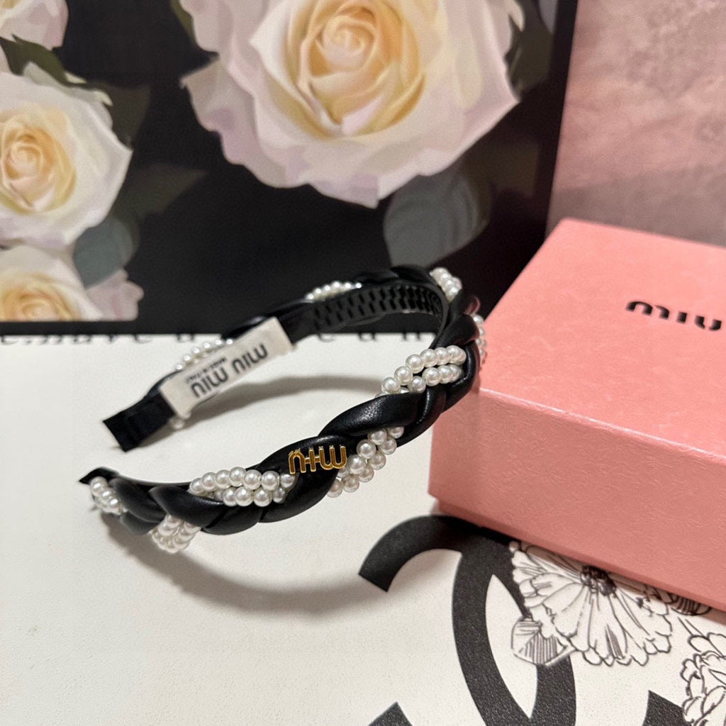 HEADBAND IN BLACK CALFSKIN MIX PEARL CHAIN 347680