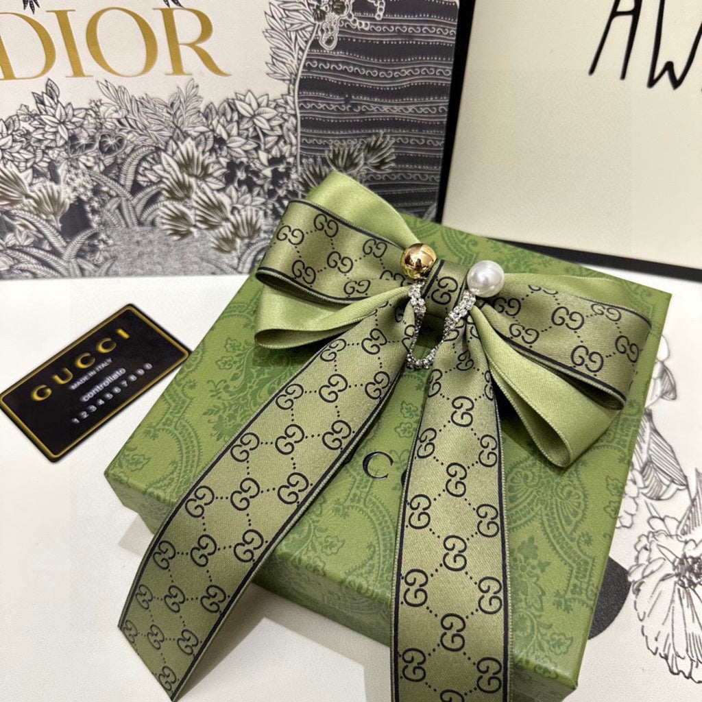 RIBBON BOW HAIR CLIP IN OLIVE GREEN RE-NYLON ATTACHED PEARL 358261