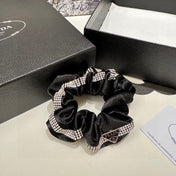 SCRUNCHIE IN BLACK VELVET WITH CRYSTAL CHAIN 369301