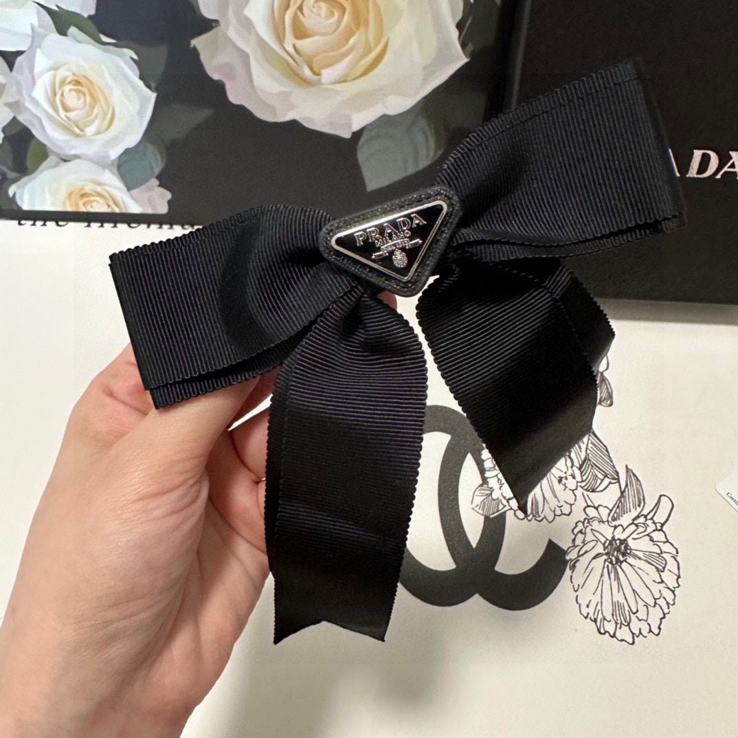 BOW HAIR CLIP IN BLACK FABRIC 406107