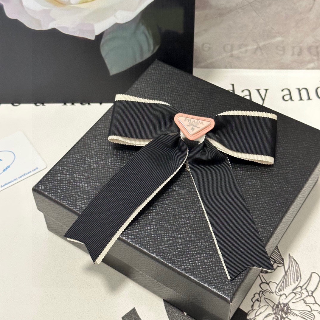 BOW HAIR CLIP IN BLACK MIX BEIGE FABRIC 406108