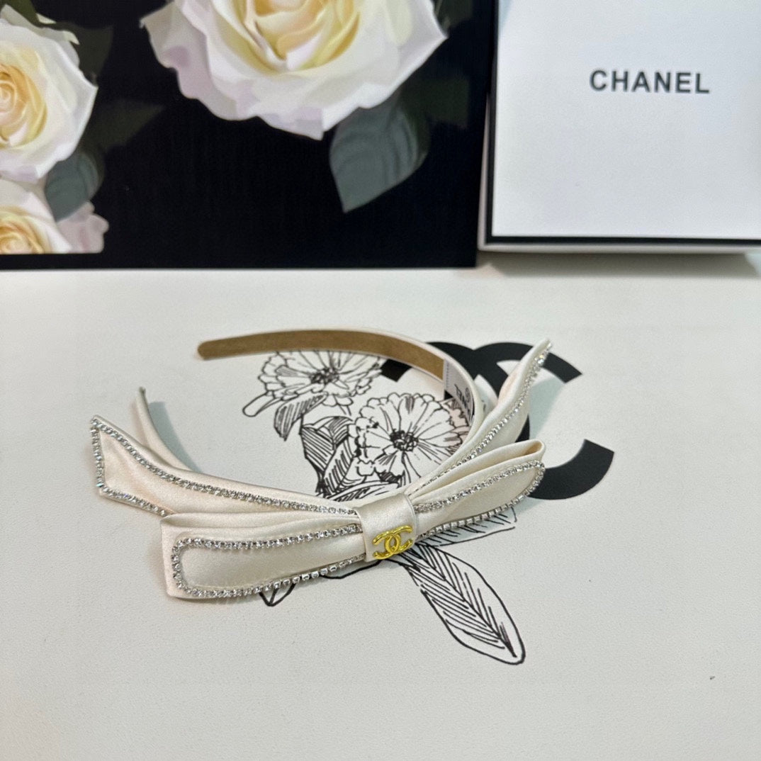 WHITE FABRIC WITH CRYSTAL HAIRBAND 412464