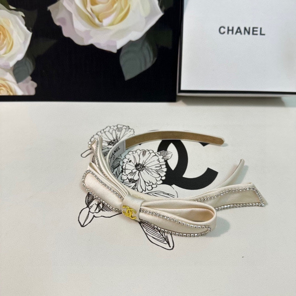 WHITE FABRIC WITH CRYSTAL HAIRBAND 412464