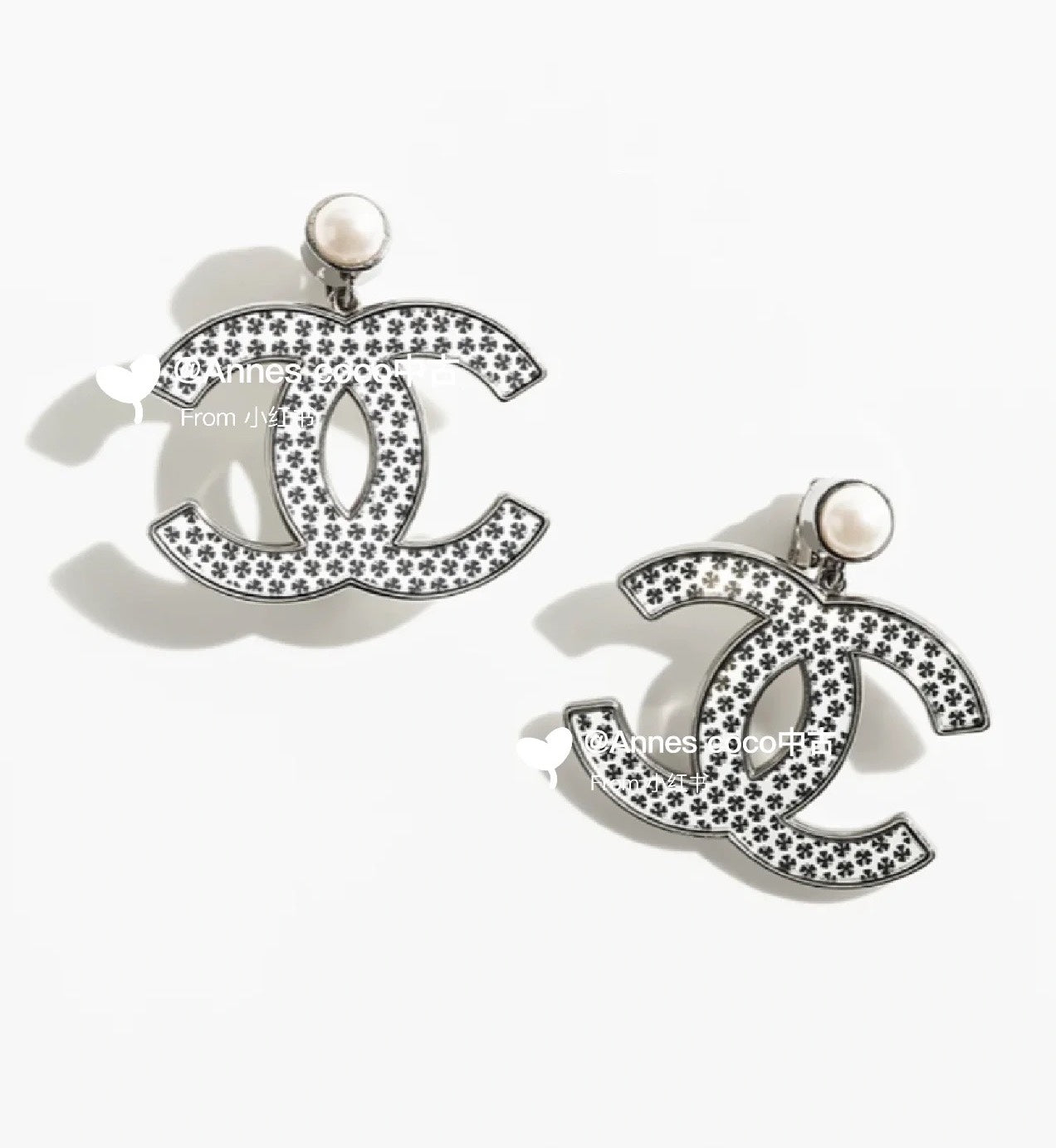 DOUBLE C EARRINGS IN SILVER METAL WITH BLACK SNOWFLAKE EMBOSSED ON WHITE ENAMEL