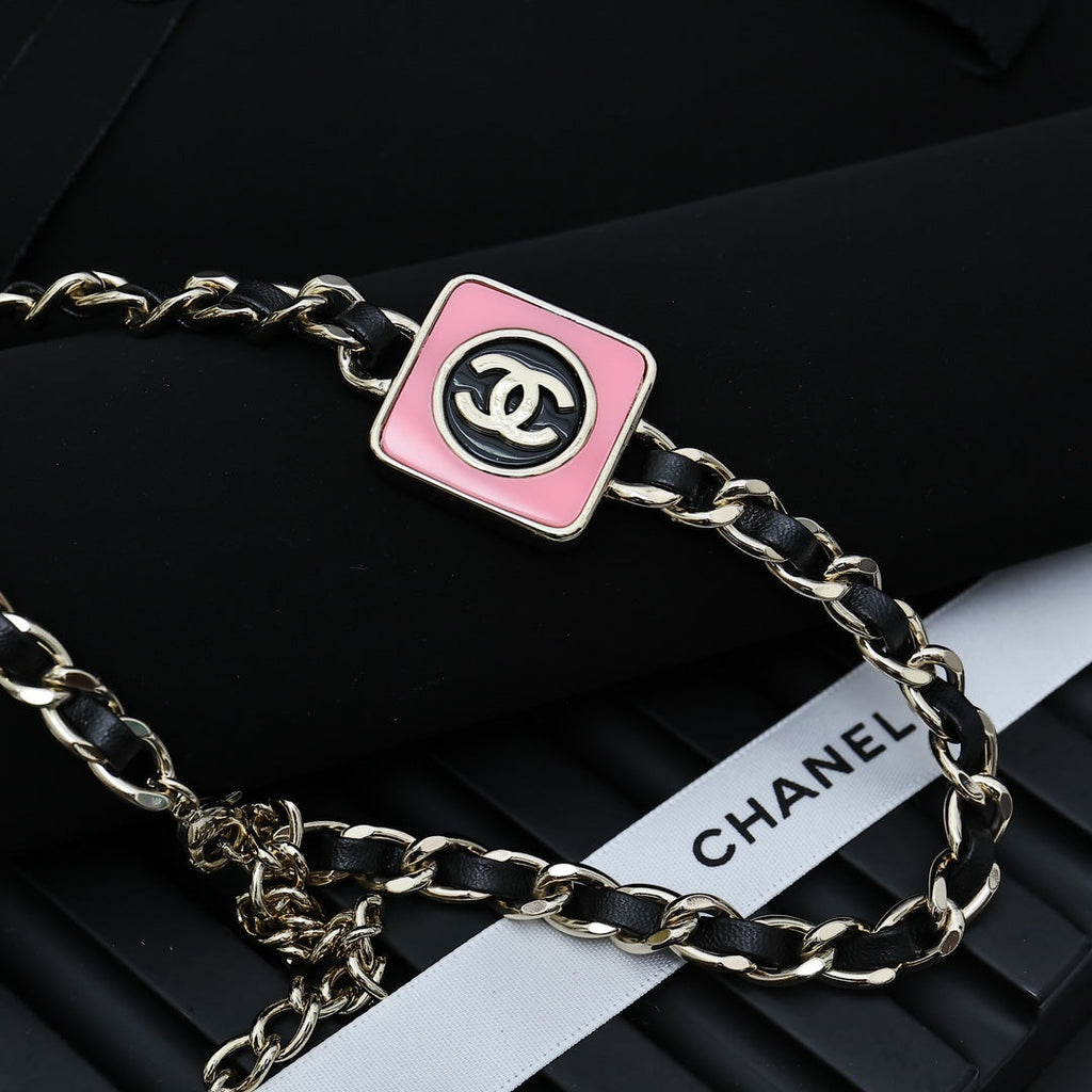 CHAIN CHOKER IN GOLD-PLATED METAL WITH  LEATHER THROUGH LINKS