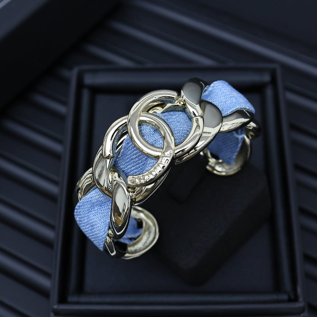 CC 25P IN DENIM-THREADED WIDE CHAIN GOLD METAL BRACELET