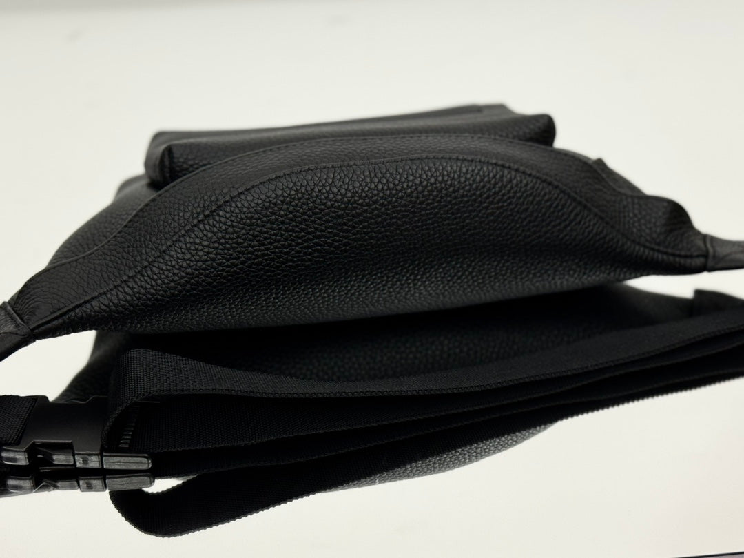EVERYDAY BELTPACK 40 IN BLACK GRAINED CALFSKIN