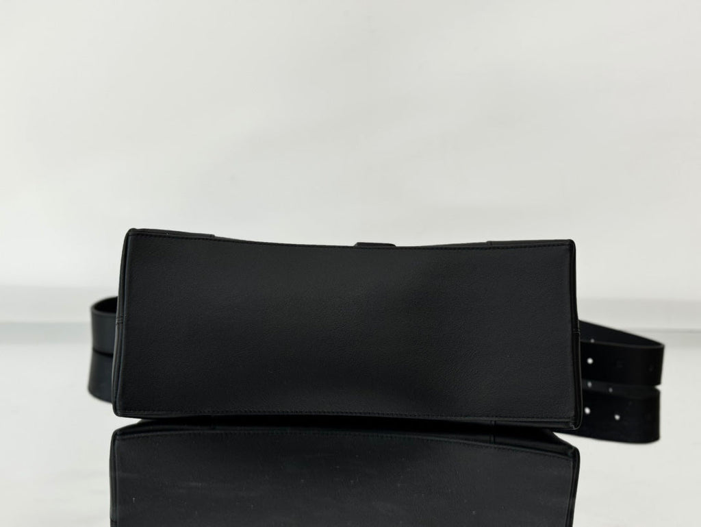 DOWNTOWN M CROSSBODY BAG 32 IN BLACK SOFT LAMBSKIN