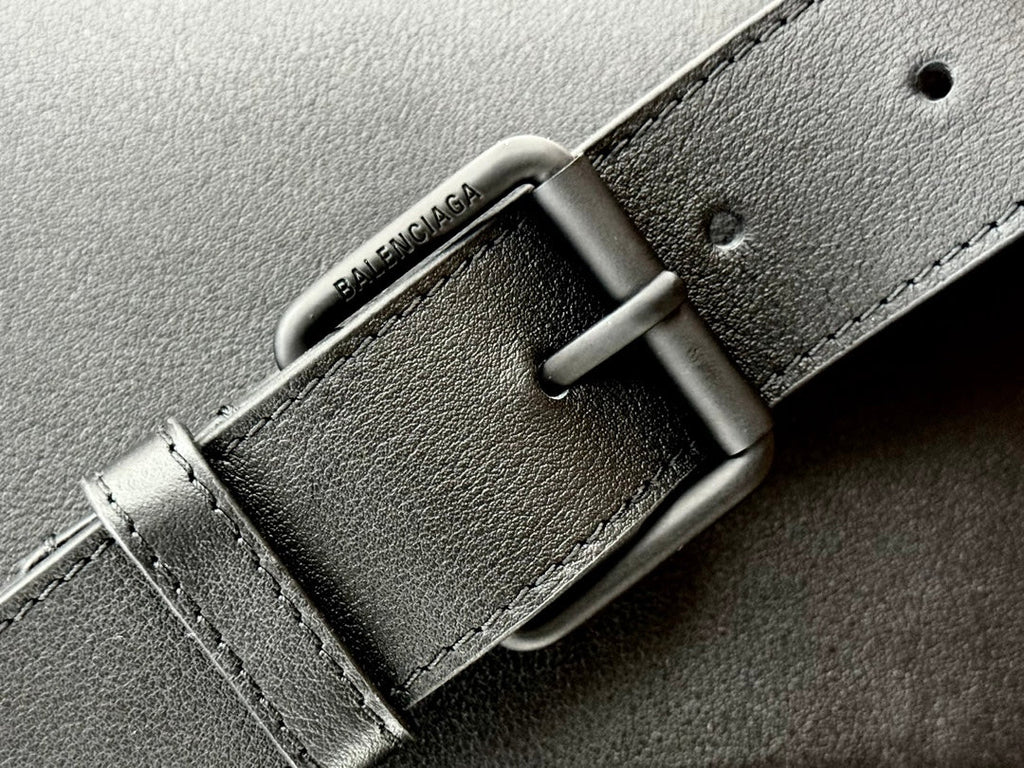 DOWNTOWN S CROSSBODY BAG 30 IN BLACK SOFT LAMBSKIN