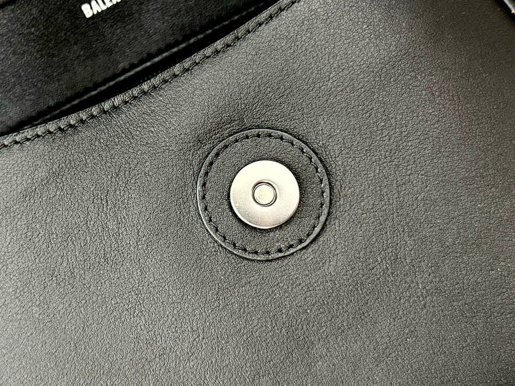 DOWNTOWN S CROSSBODY BAG 30 IN BLACK SOFT LAMBSKIN