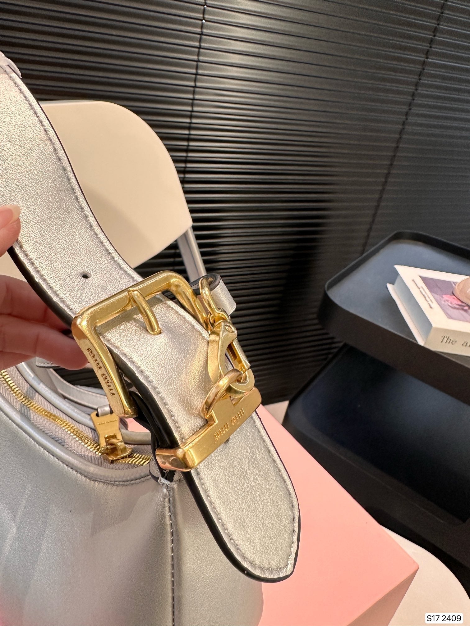 HOBO 22 BAG IN SILVER CALFSKIN