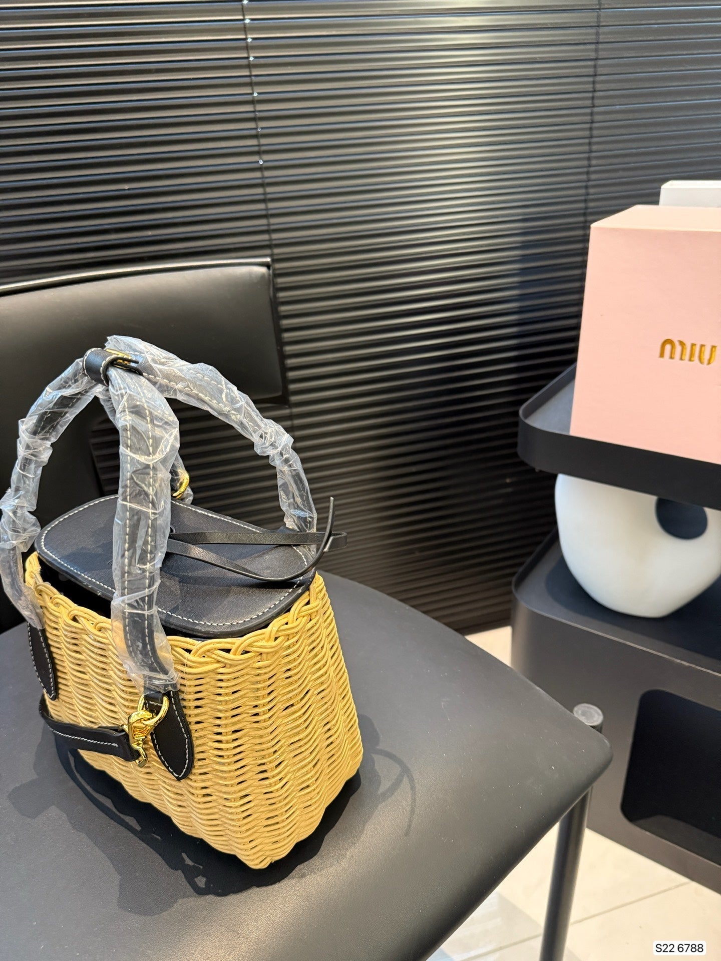 BASKET BAG 18 IN BROWN BEIGE WICKER AND BLACK CALFSKIN TRIM