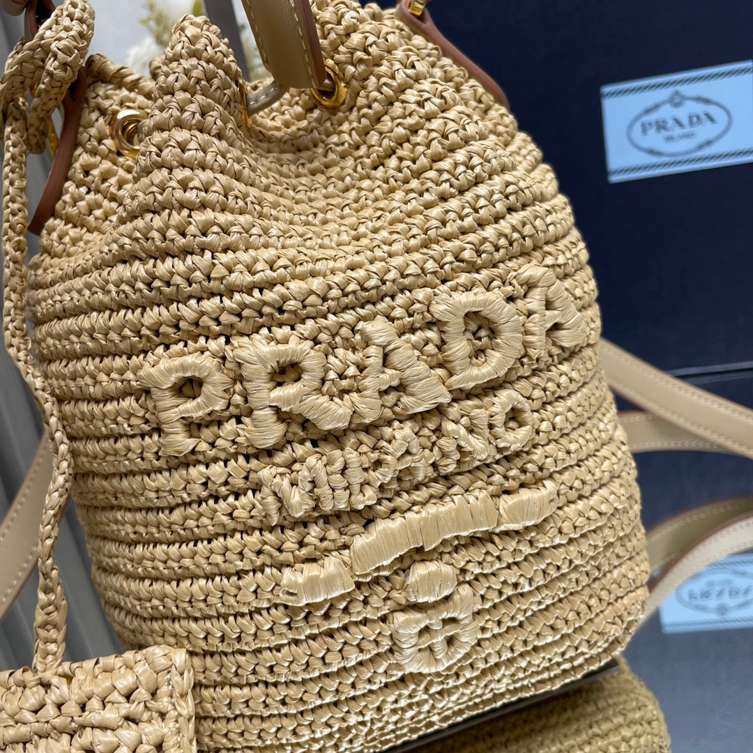BUCKET BAG 20 IN BEIGE WOVEN RAFFIA EMBOSSED LOGO