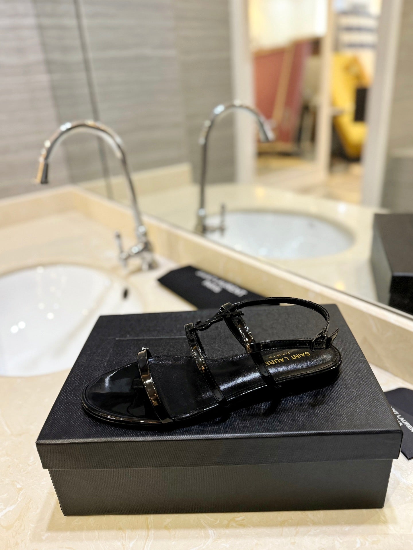 SL LOGO FLAT SANDALS BLACK POLISHED CALFSKIN