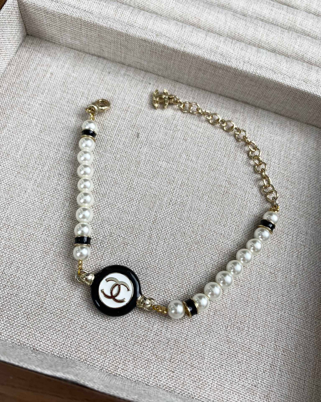 Classic CC bracelet with faux pearls and black resin.