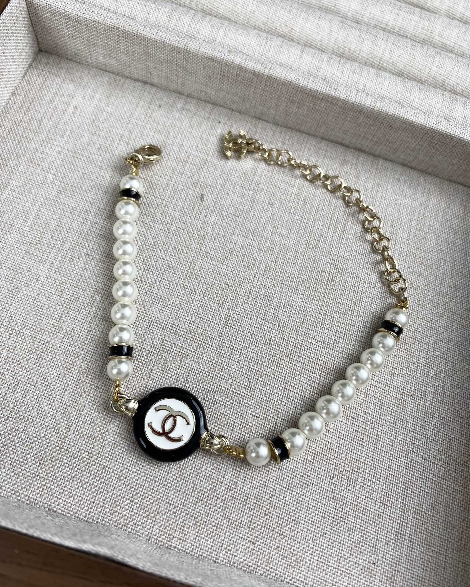 Classic CC bracelet with faux pearls and black resin.