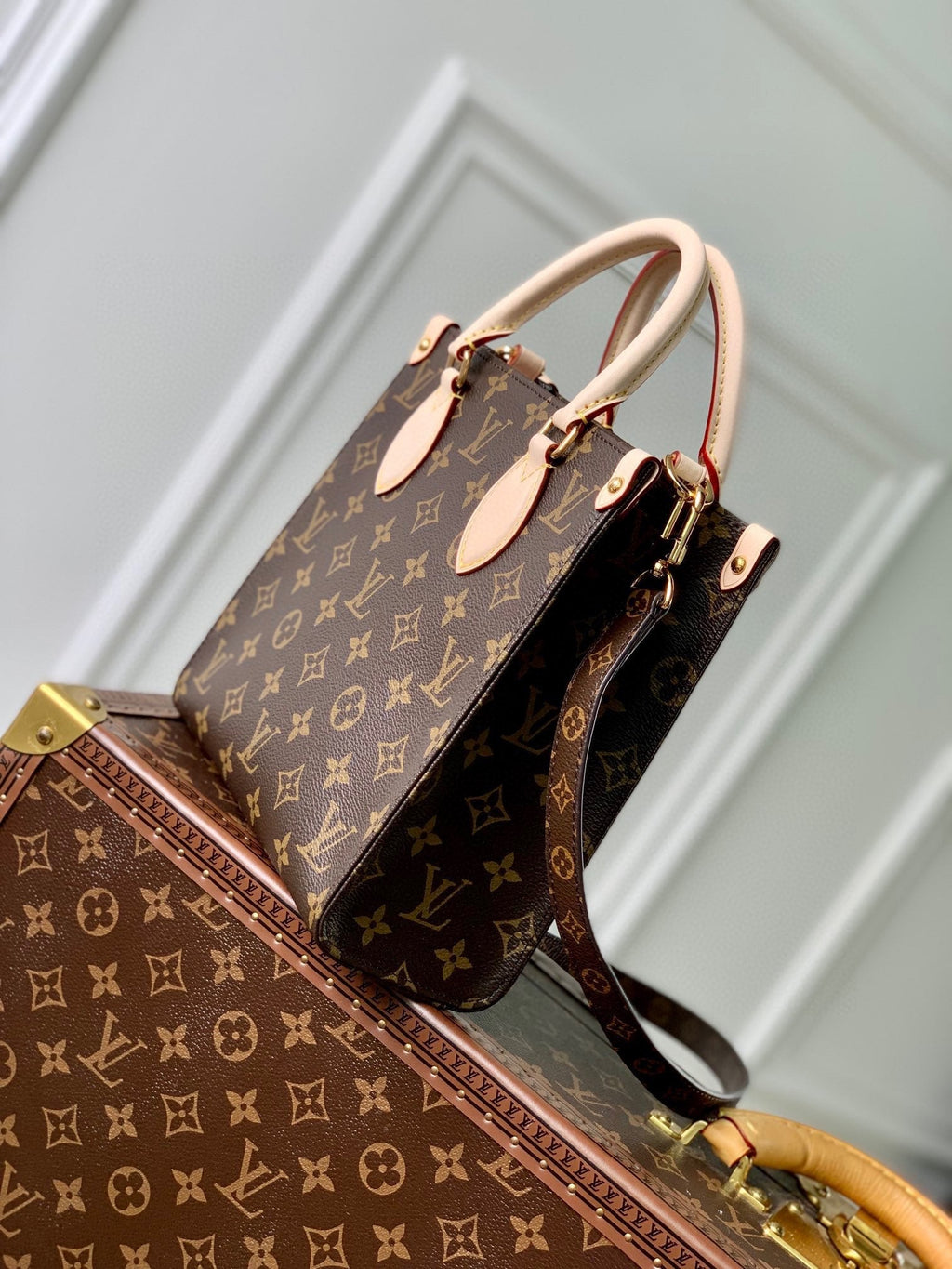 SAC PLAT 22 IN BROWN MONOGRAM COATED CANVAS AND CALFSKIN GOLD HARDWARE