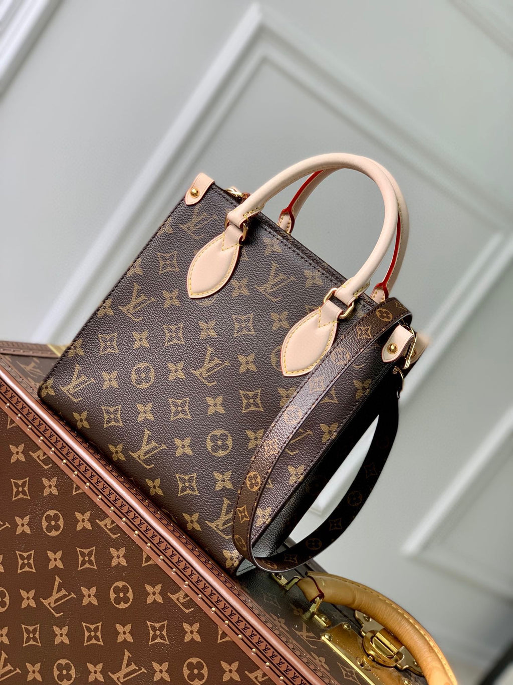 SAC PLAT 22 IN BROWN MONOGRAM COATED CANVAS AND CALFSKIN GOLD HARDWARE