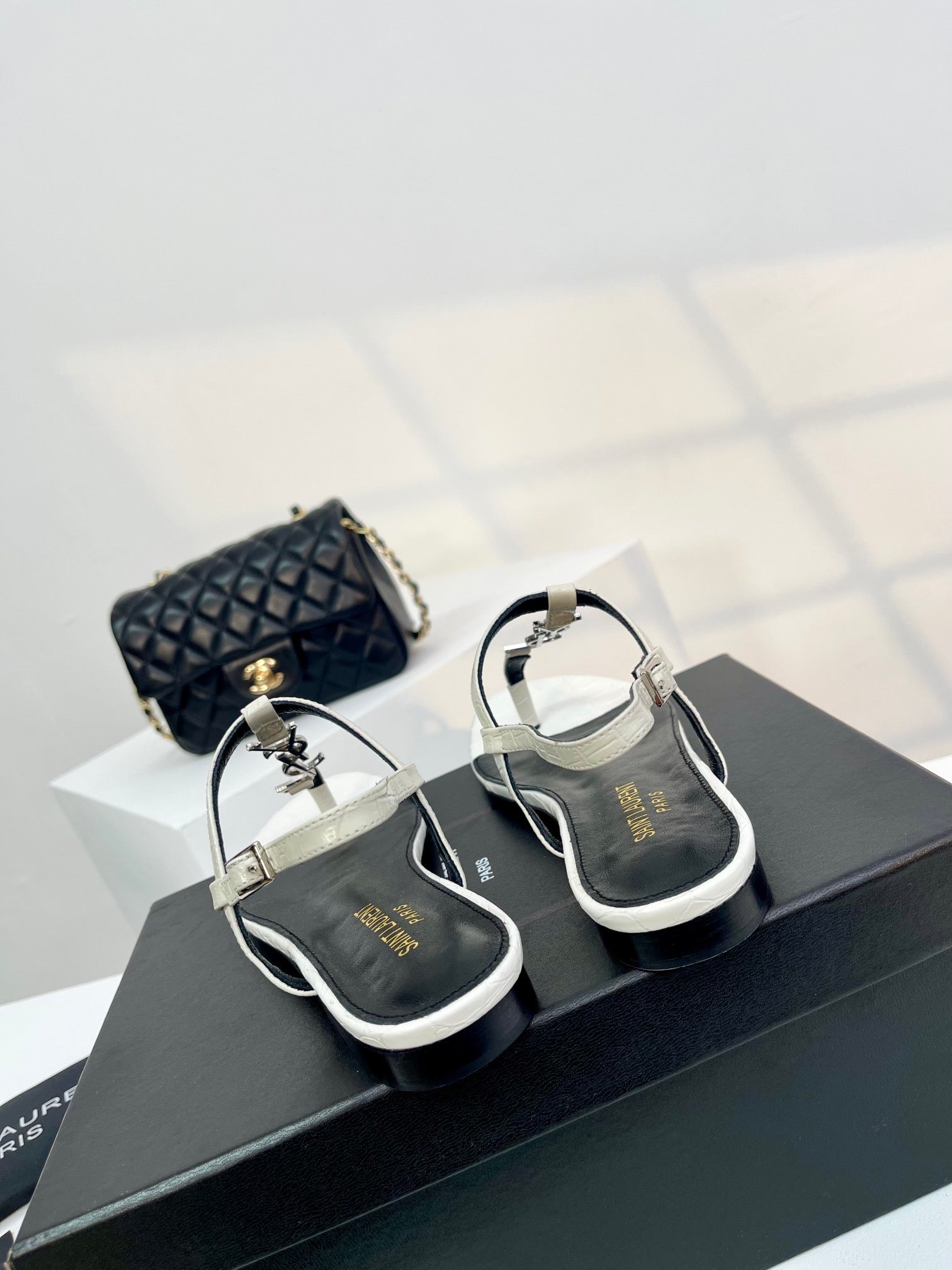 SL Cassandra Croc-Embossed Thong Sandals Black White Leather