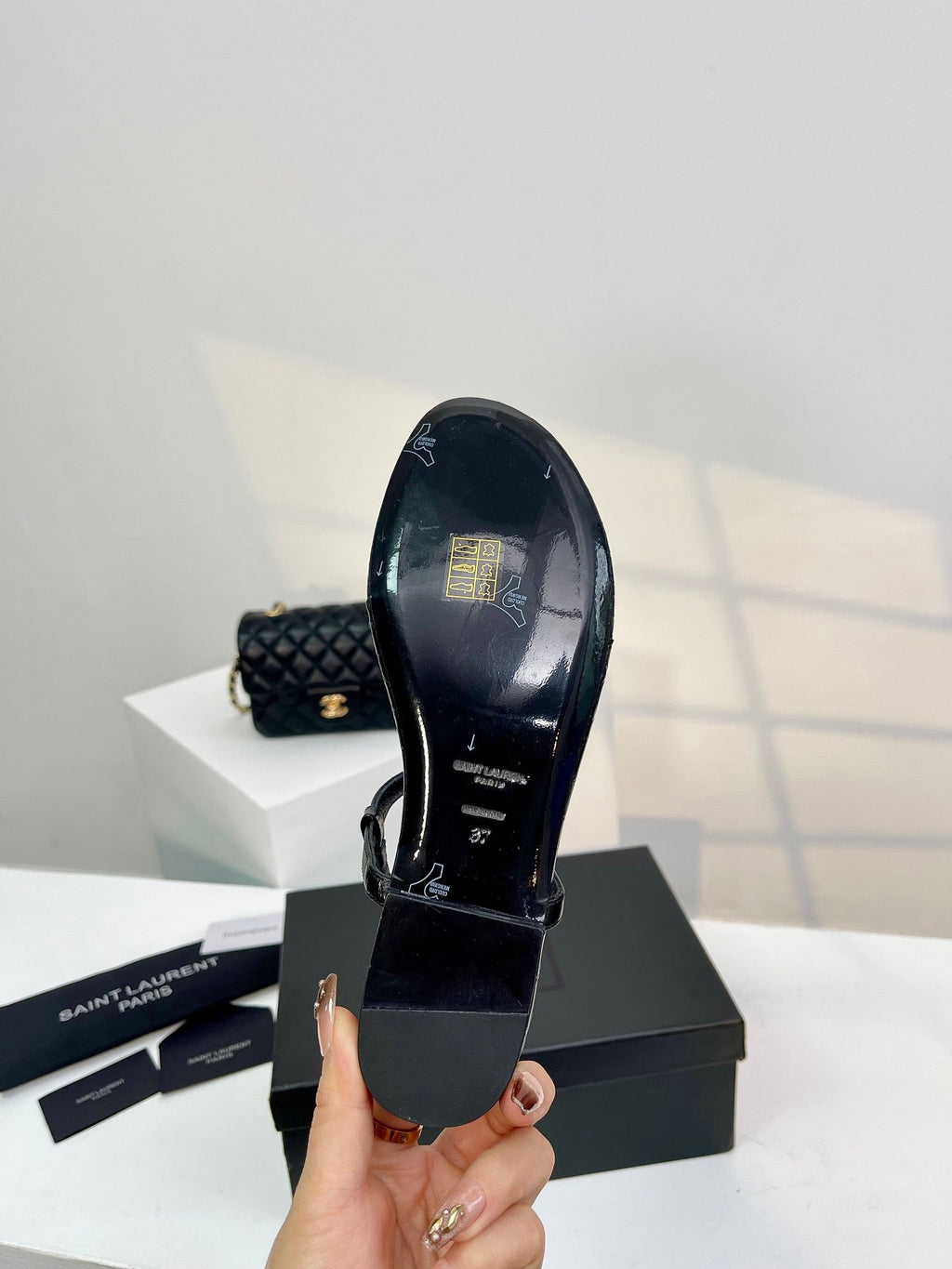 SL Cassandra Croc-Embossed Thong Sandals Black Leather