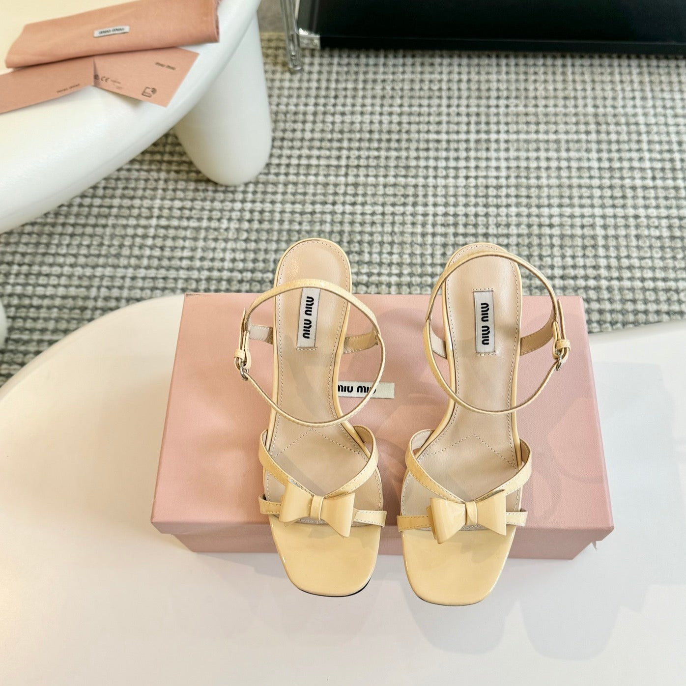 High Heels With Bows Butter Color Glossy Leather