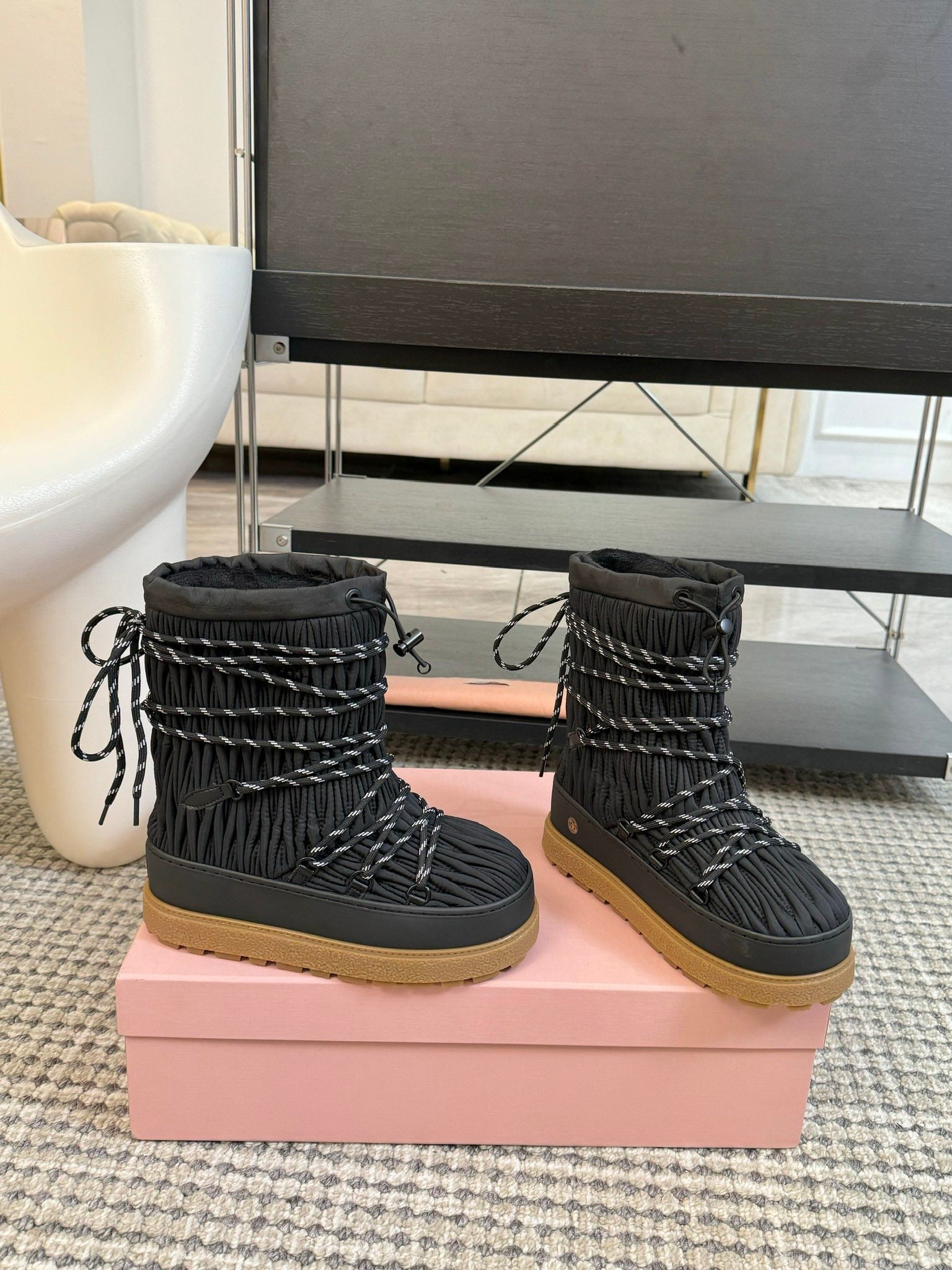 SNOW ANKLE BOOTS IN BLACK WRINKLED NYLON