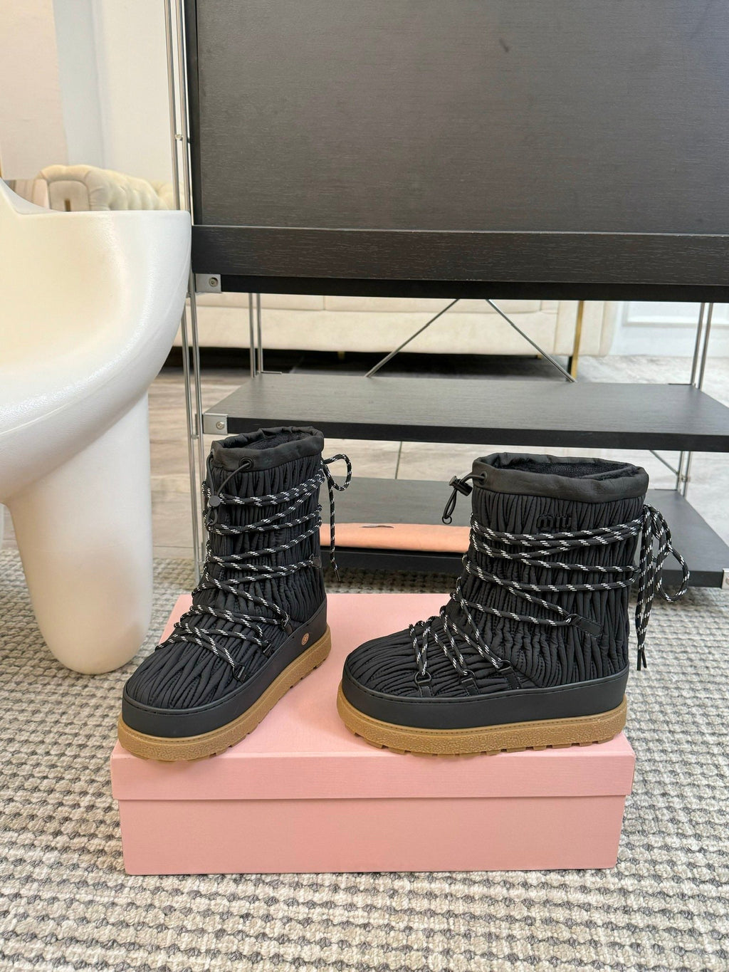 SNOW ANKLE BOOTS IN BLACK WRINKLED NYLON