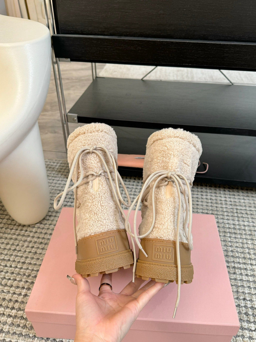 SNOW ANKLE BOOTS IN COSMIC LATTE SHEARLING