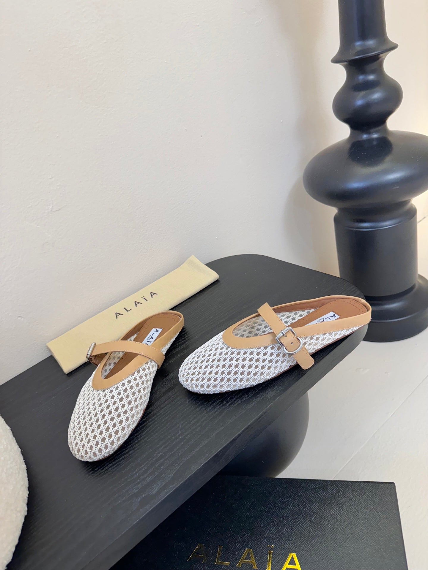 ALAIA FLAT MULES 25S IN WHITE MIX BROWN WOVEN MESH
