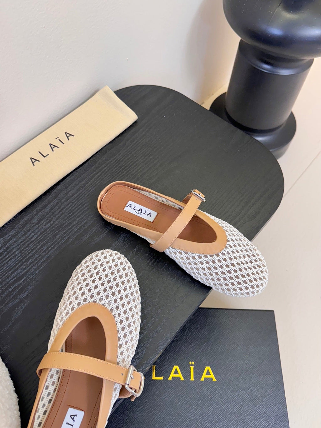 ALAIA FLAT MULES 25S IN WHITE MIX BROWN WOVEN MESH