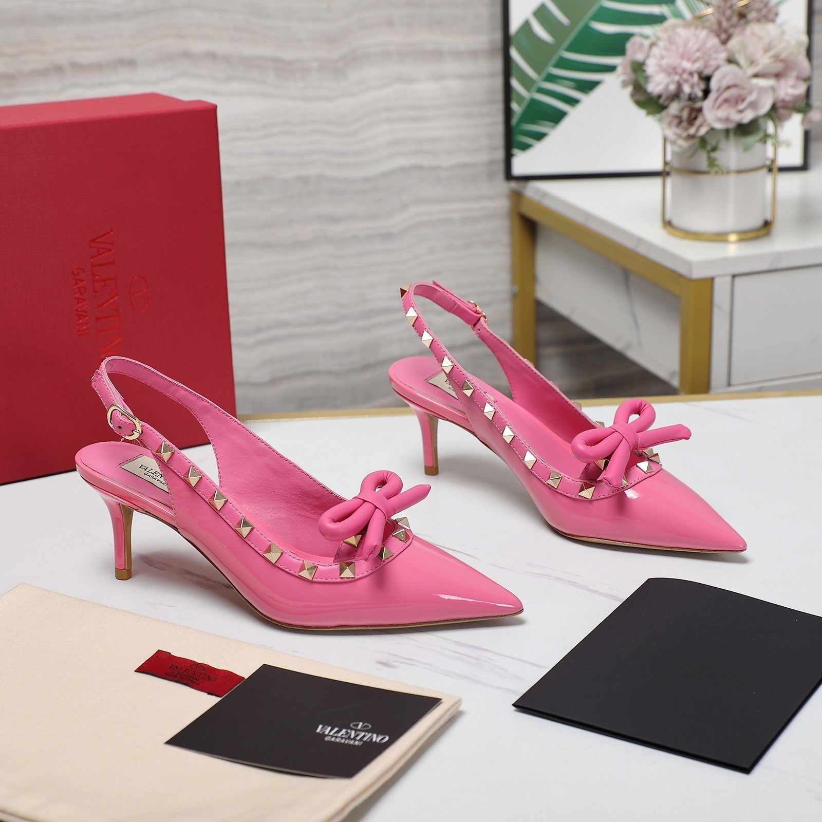 ROCKSTUD BOW SLINGBACK FUSCA PINK PATENT LEATHER PUMP 60MM