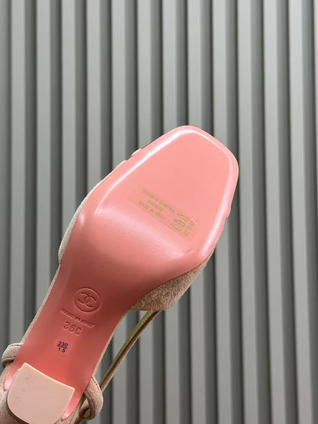 HIGH SLINGBACKS IN LIGHT PINK SUEDE AND GOLDEN LAMBSKIN