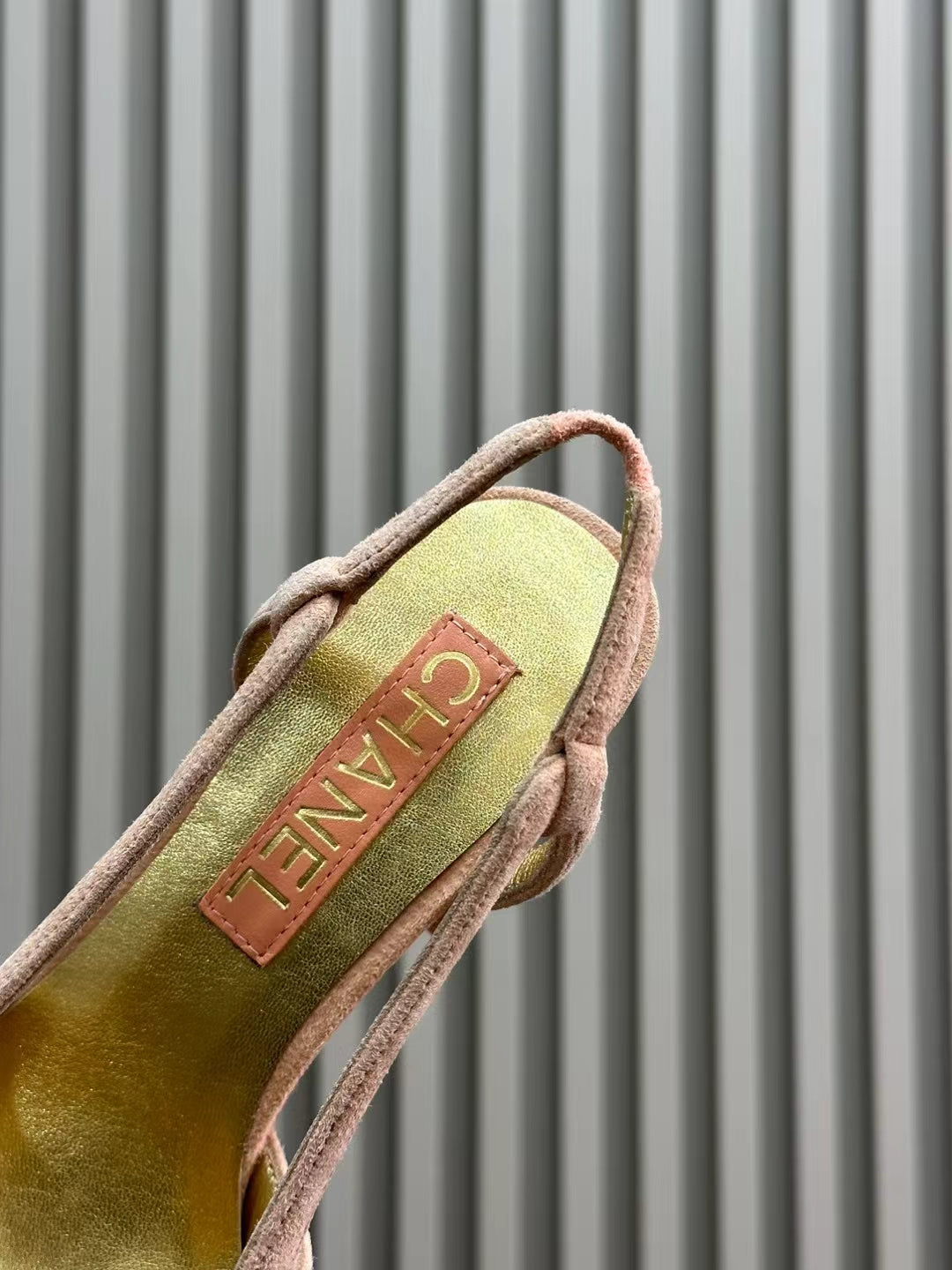 HIGH SLINGBACKS IN LIGHT PINK SUEDE AND GOLDEN LAMBSKIN