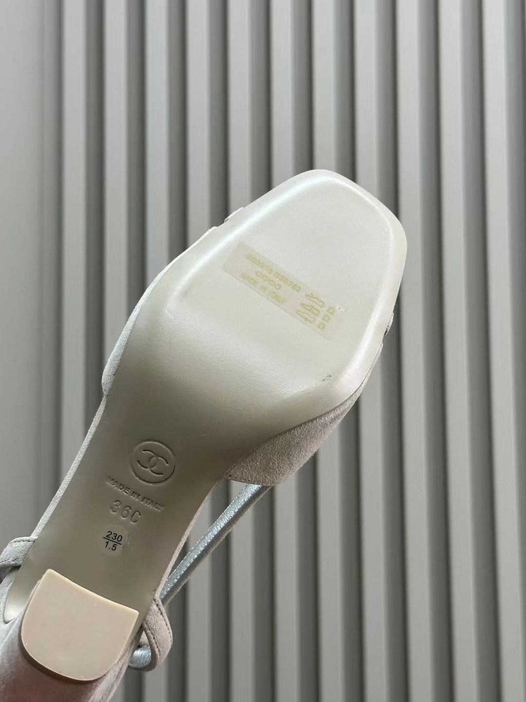 HIGH SLINGBACKS IN GREY SUEDE AND SILVER LAMBSKIN