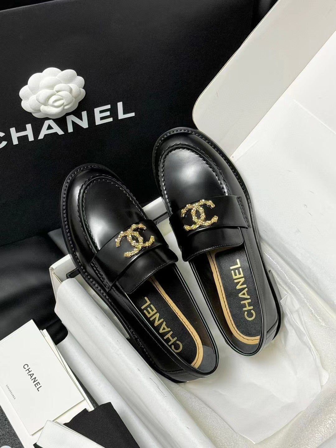 CC LOAFER BLACK CALFSKIN WITH META LOGO