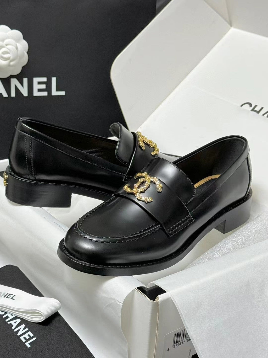 CC LOAFER BLACK CALFSKIN WITH META LOGO