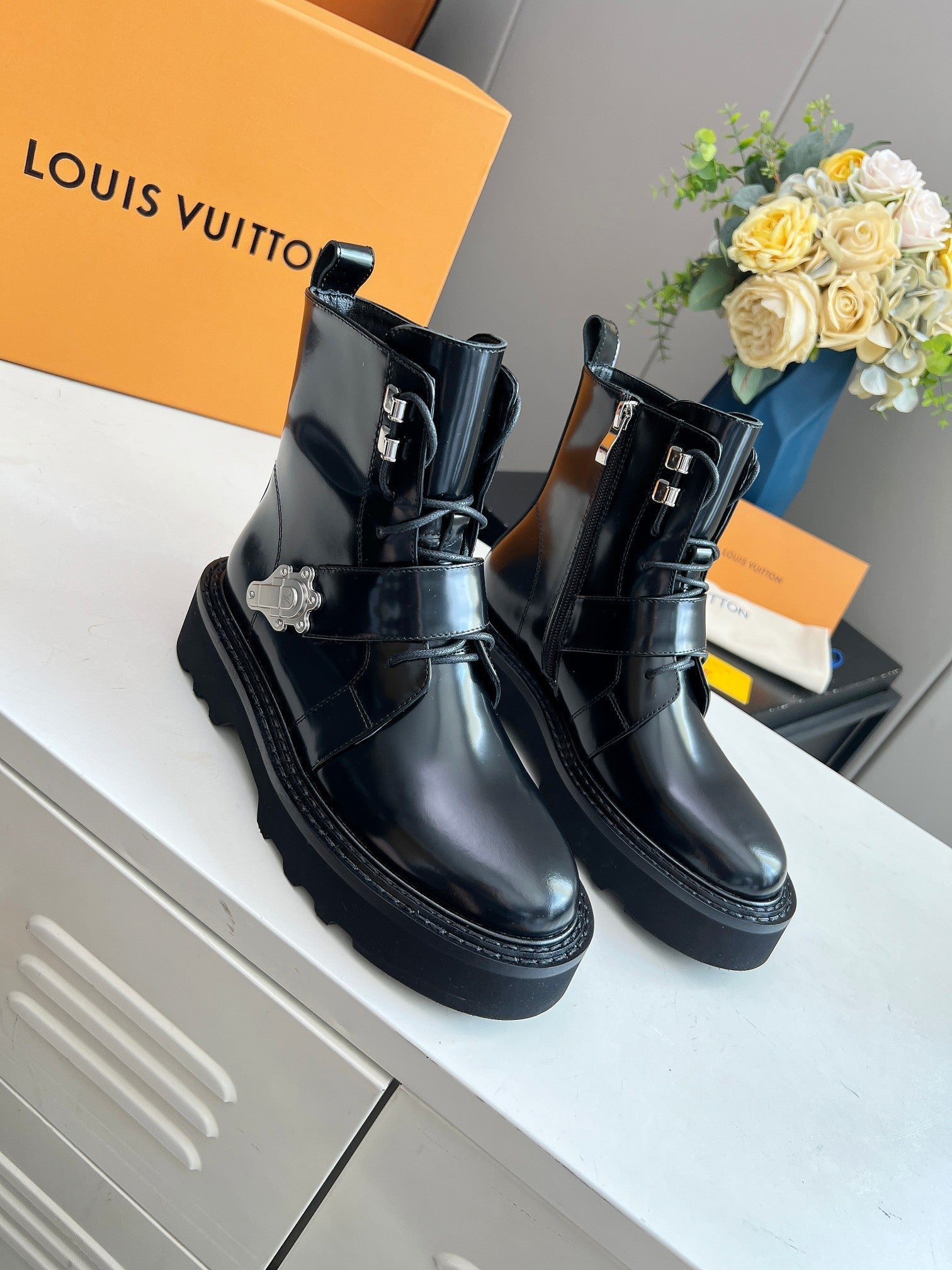 LV WOMEN'S BEAUBOURG ANKLE BOOT IN GLOSSY BLACK CALFSKIN