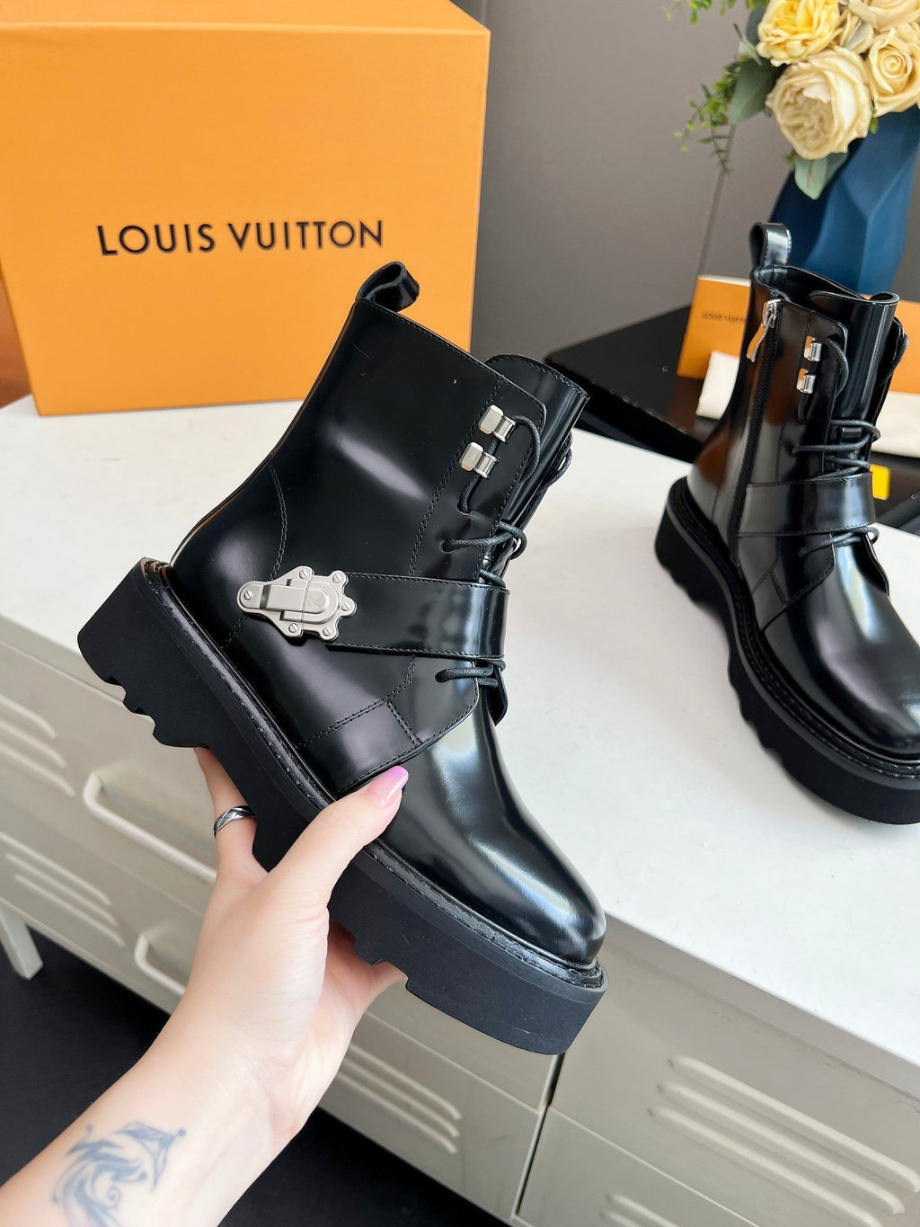 LV WOMEN'S BEAUBOURG ANKLE BOOT IN GLOSSY BLACK CALFSKIN