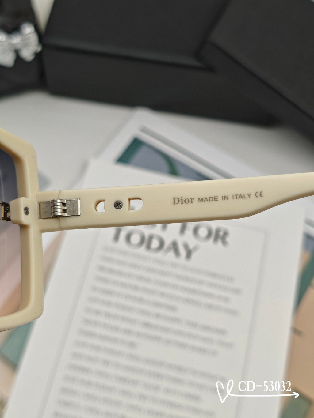 MONTAIGNE SUNGLASS 53032 IN ACETATE