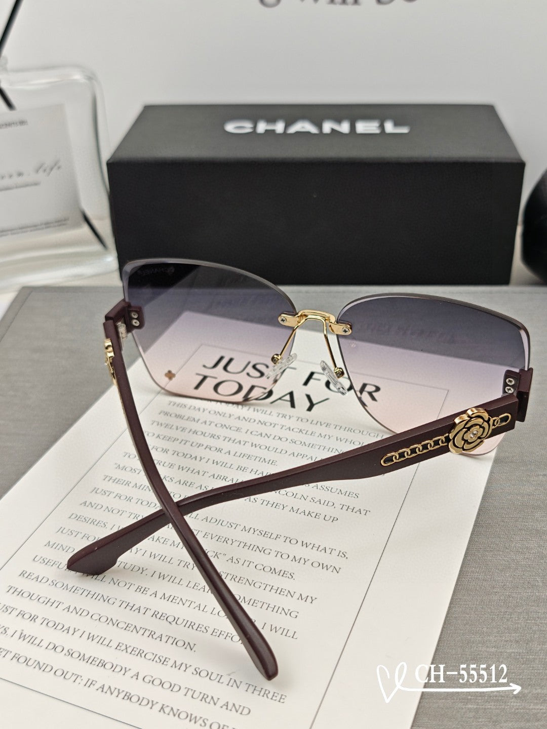 SQUARE SUNGLASSES 55512 IN ACETATE RESIN LENSES