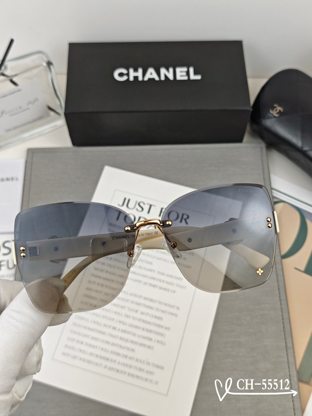 SQUARE SUNGLASSES 55512 IN ACETATE RESIN LENSES