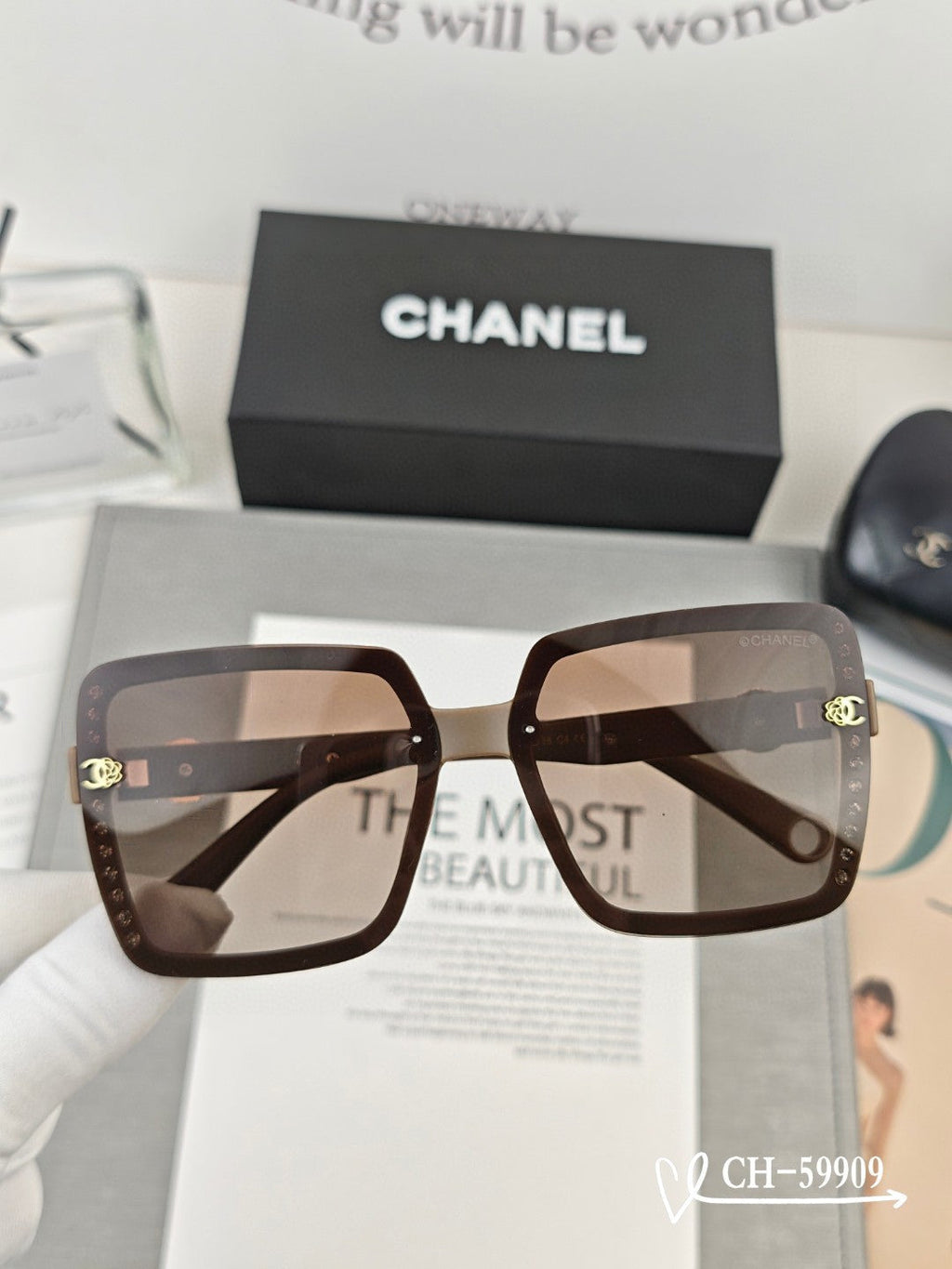 SQUARE SUNGLASSES 59909 IN BLACK TR FRAME WITH RESIN LENSES