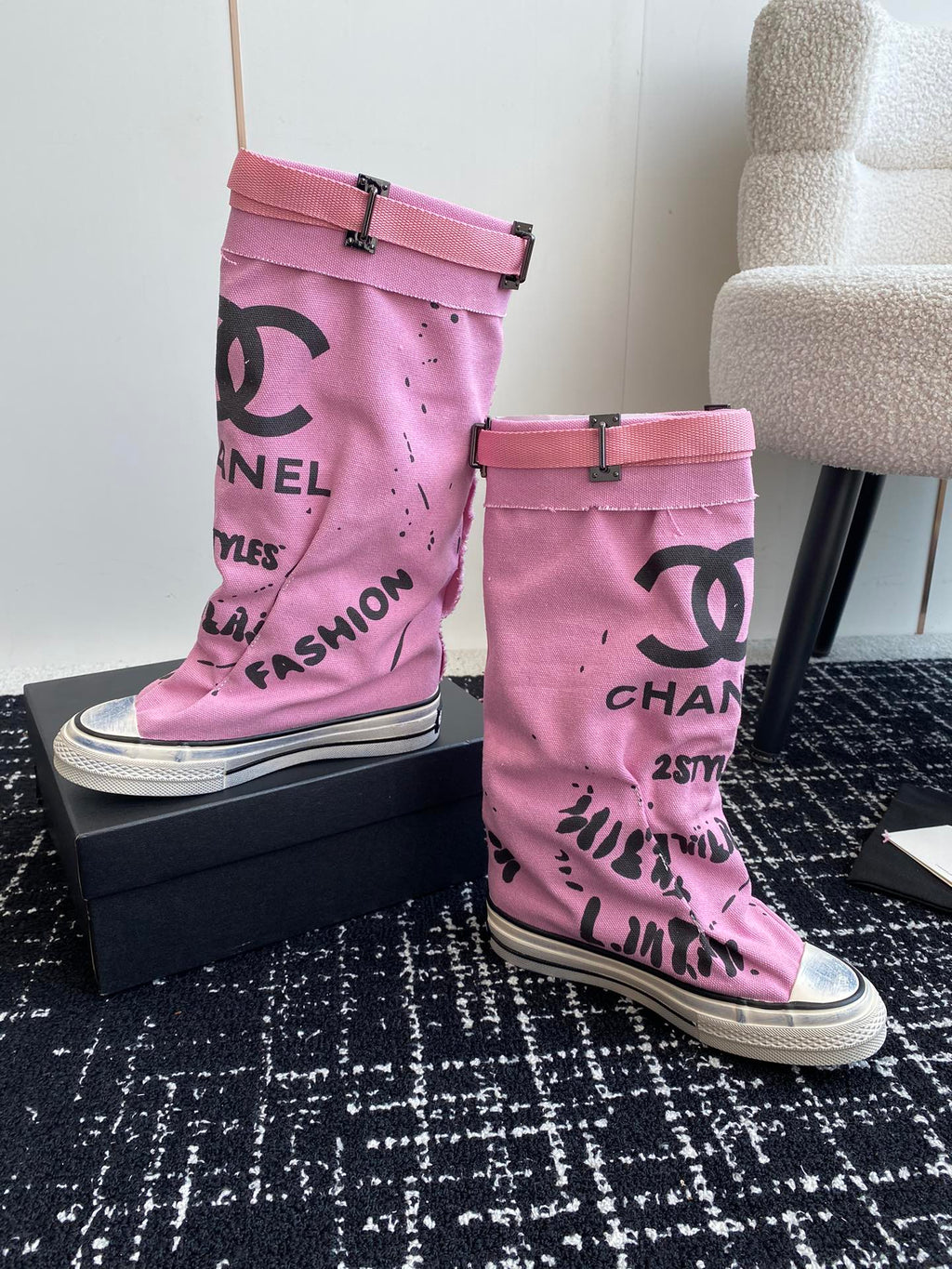 HIGH BOOTS IN HOT PINK CANVAS
