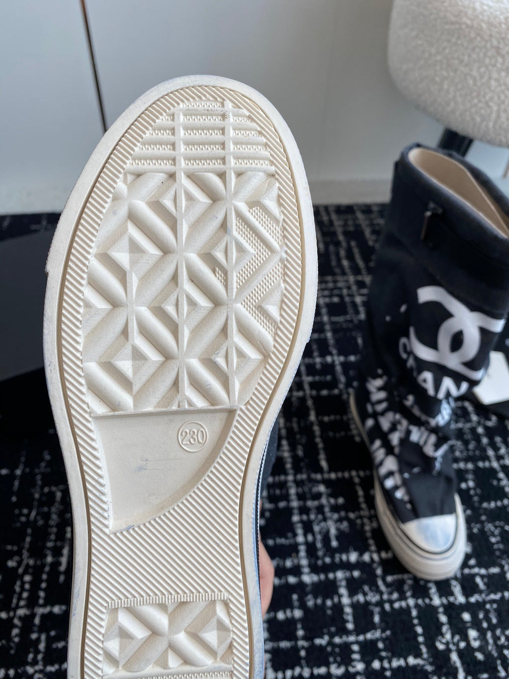 HIGH BOOTS IN BLACK CANVAS